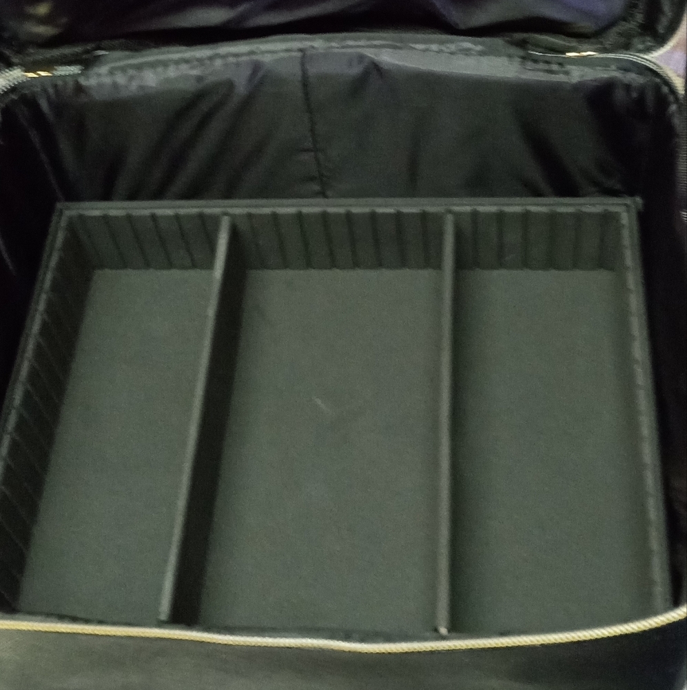 Red Carry Case - Picture 7 of 12